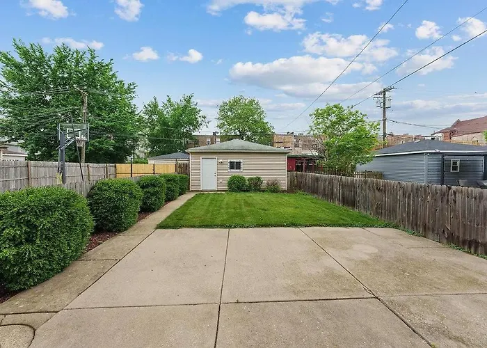 Spacious Row Next Transit Near Downtown W Parking *