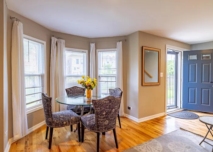 Spacious Row Next Transit Near Downtown W Parking Chicago