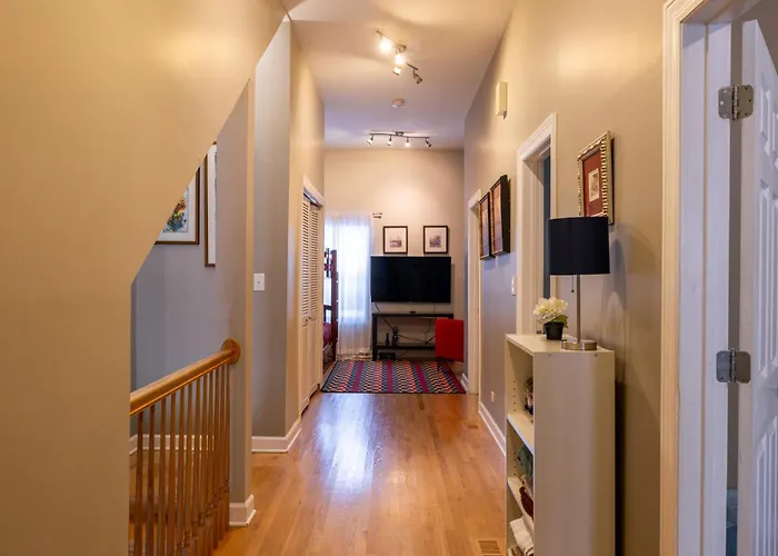 Spacious Row Next Transit Near Downtown W Parking Chicago